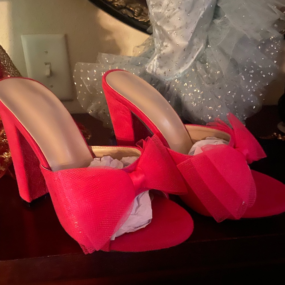 HOT PINK HEELS